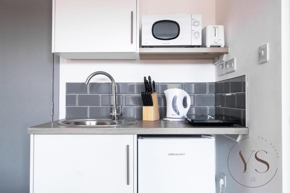 Sienna Longton Studio 2C - Wi-Fi, Alton Towers, Netflix Stoke-on-Trent Exterior foto